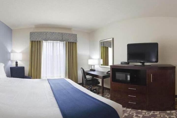 Room 17 of 28