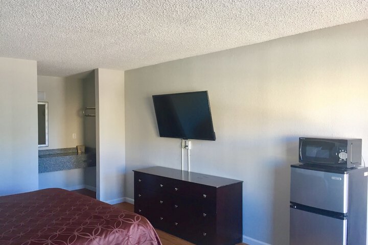 Room 4 of 5