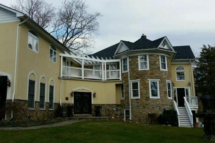 STONE MANOR BED & BREAKFAST INN
