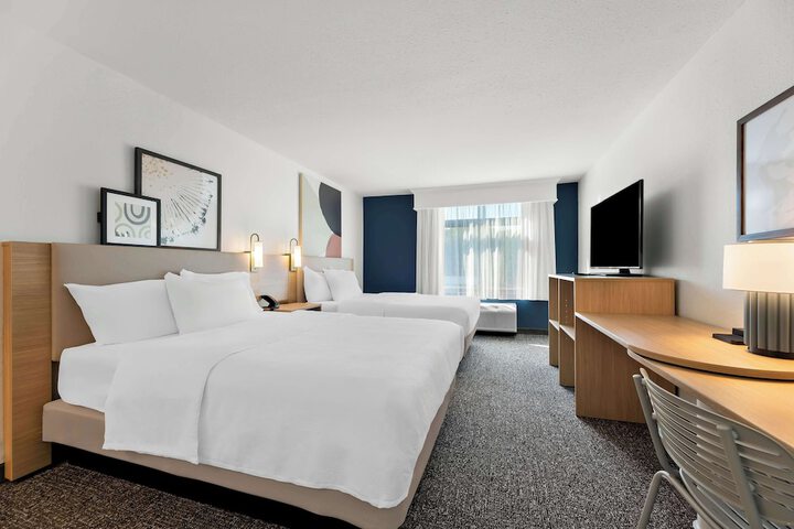 Spark by Hilton Tupelo