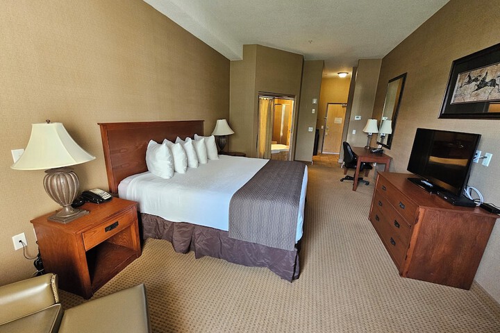 Days Inn & Suites by Wyndham Strathmore