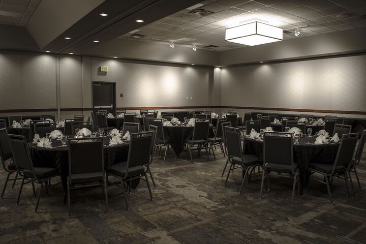 Ballroom/Hall 83 of 89