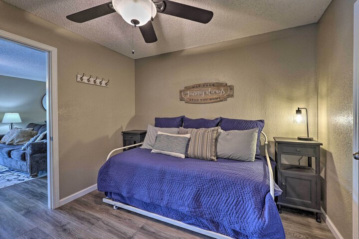 Bella Vista Home w / Deck + Trails: on Golf Course!