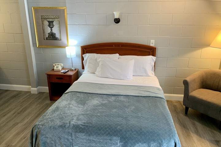 Room 16 of 38