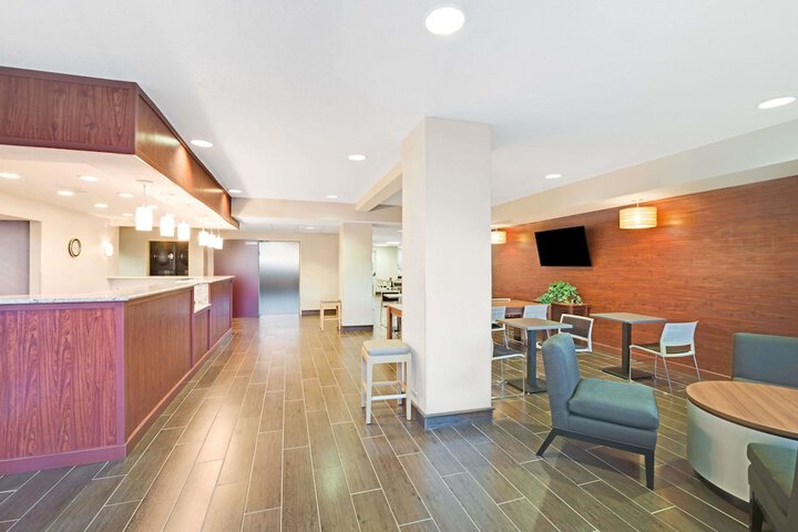 Microtel Inn & Suites by Wyndham Urbandale / Des Moines