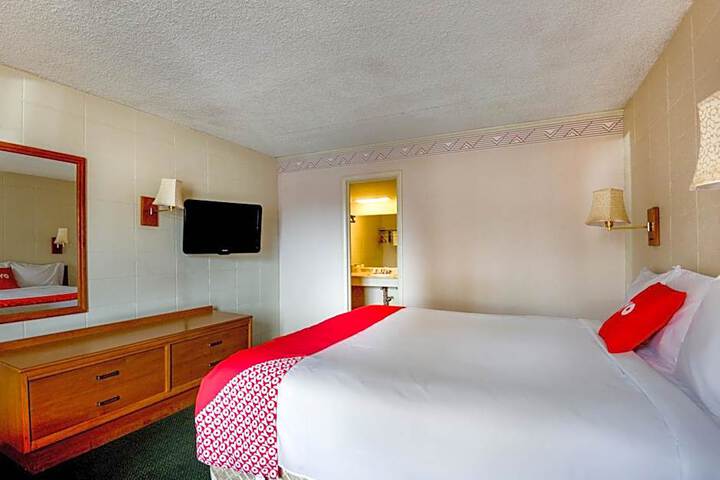 OYO Hotel Mauldin SC South Main Street