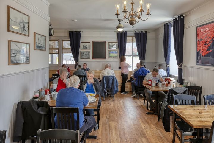 Dining 40 of 45