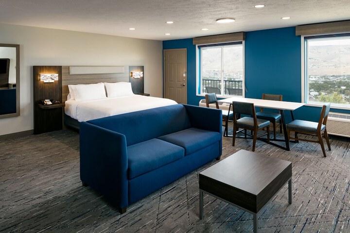 Room 48 of 71