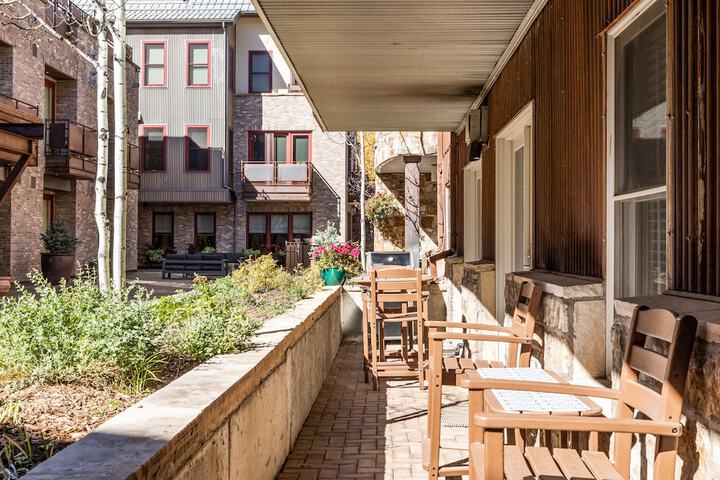Element 52 Auberge Collection