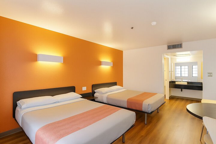 Motel 6 Thousand Oaks CA