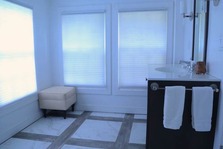 Room 11 of 18