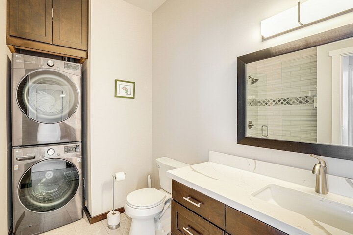 Modern Blaine Condo Rental 1 Mi to Boat Harbor!