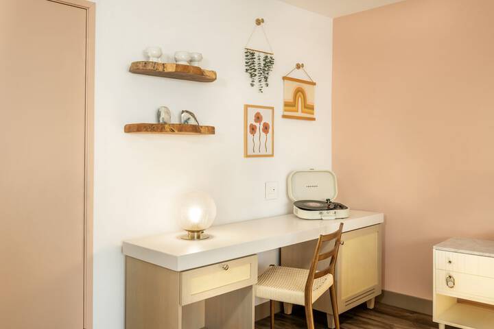 Room 17 of 34