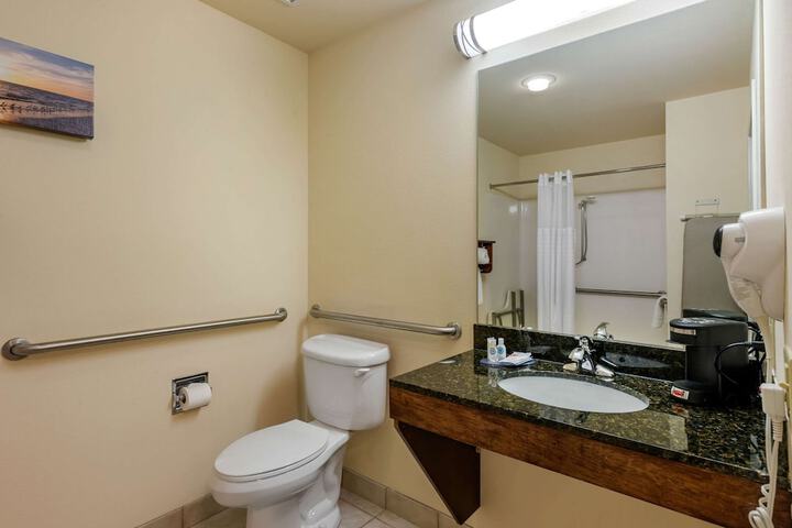 Comfort Inn & Suites Fort Myers Airport