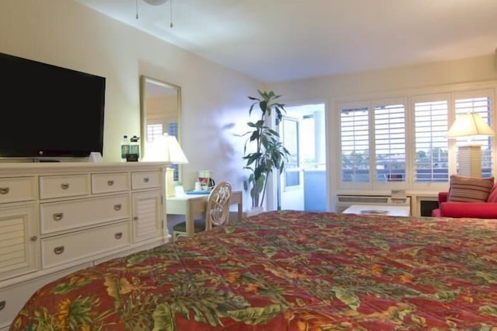 Room 10 of 34