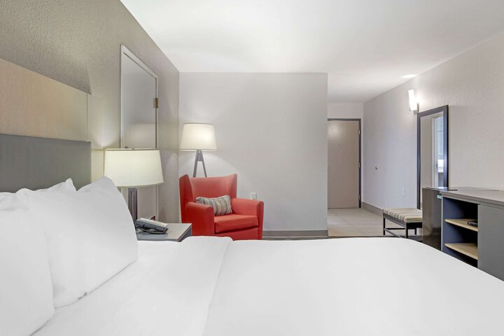Room 9 of 36
