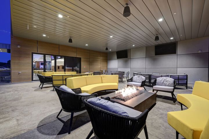 Courtyard by Marriott Iowa City University Heights