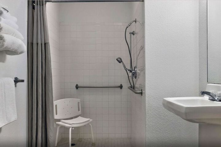 Room 14 of 32