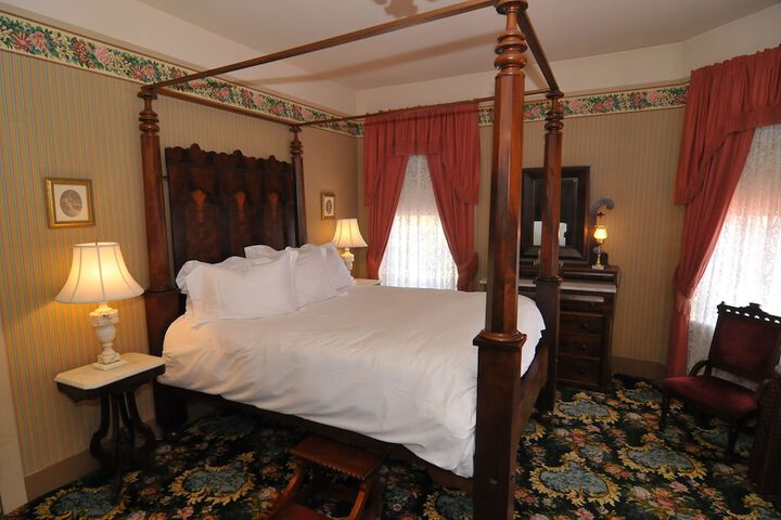 Room 27 of 138
