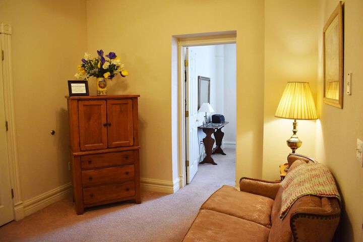 Room 169 of 238