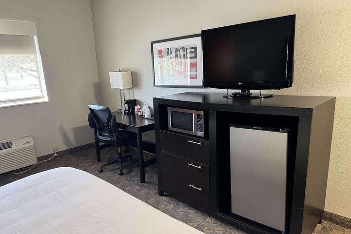 Room 16 of 35