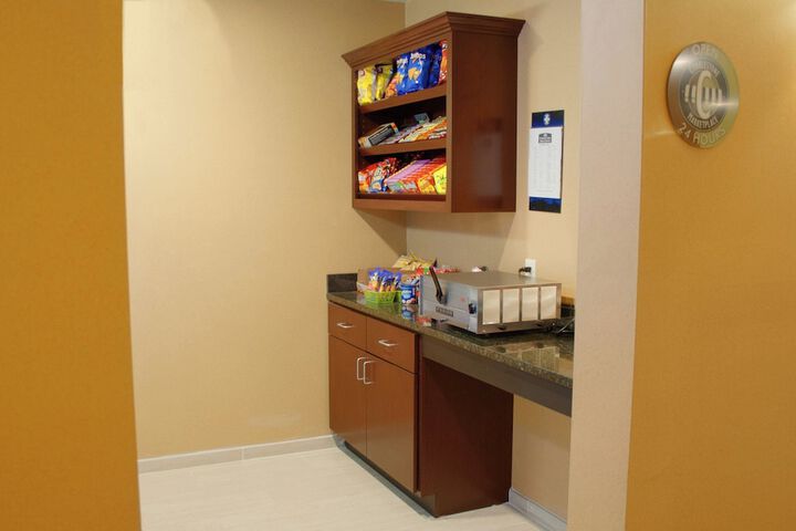 Cobblestone Inn & Suites - Winterset IA