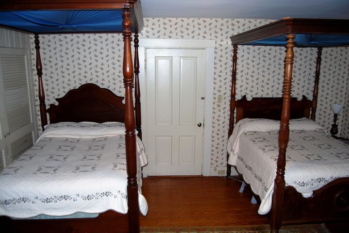Room 34 of 47