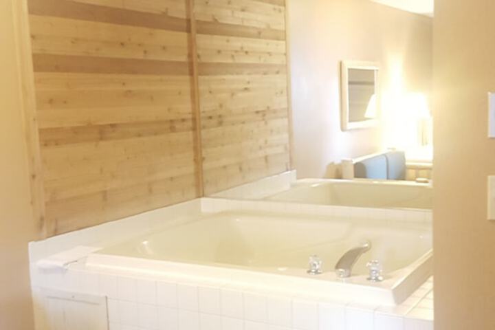 Hot Tub 53 of 63