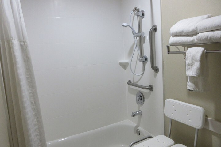 Room 28 of 132