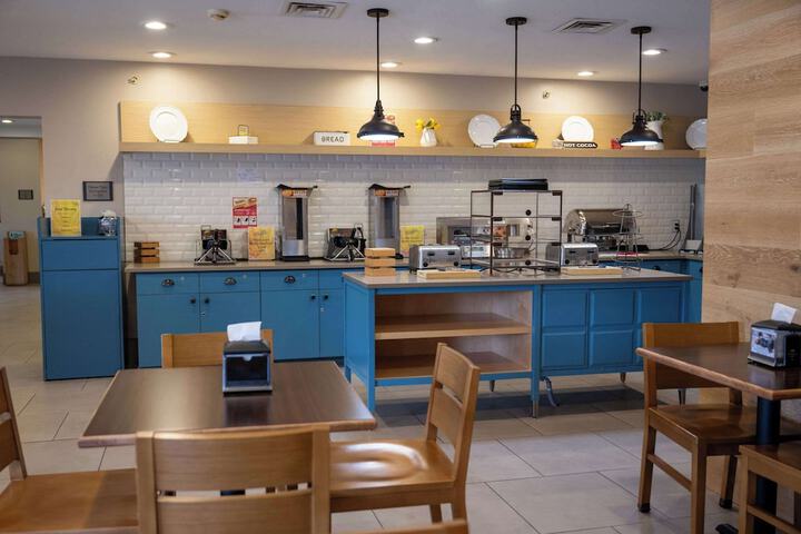 Country Inn & Suites by Radisson Lake George (Queensbury), NY