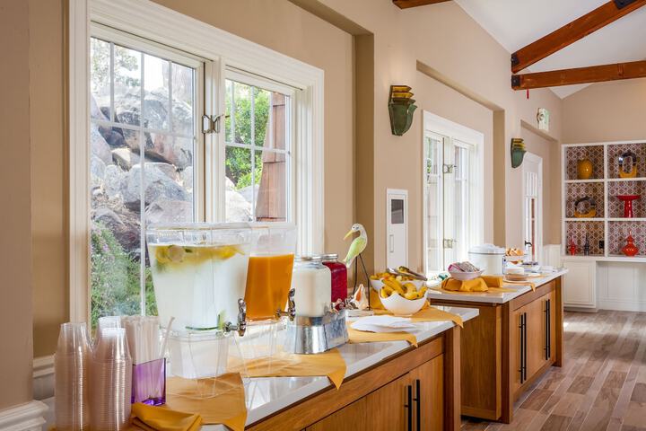 Lighthouse Lodge & Cottages