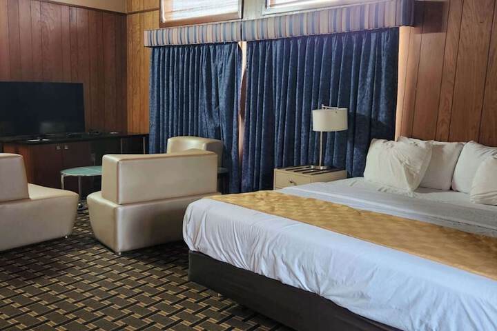 Room 6 of 26