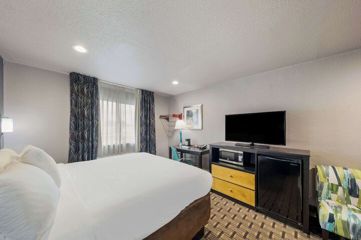 Room 30 of 44