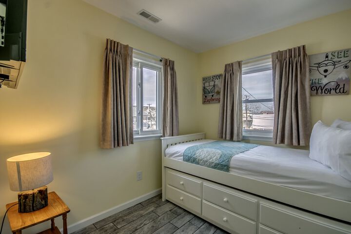 Daytona Inn & Suites