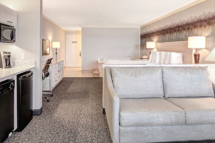 Hallmark Resort - Newport