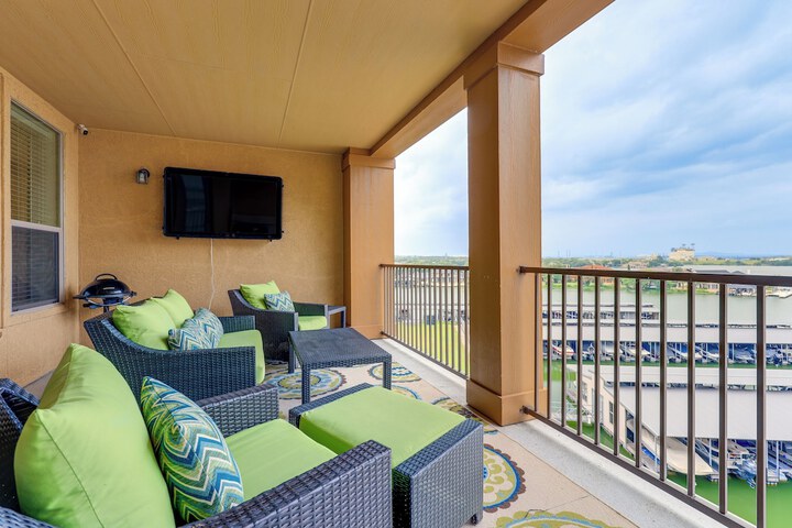 Lake LBJ Condo w / Private Balcony Lake Views