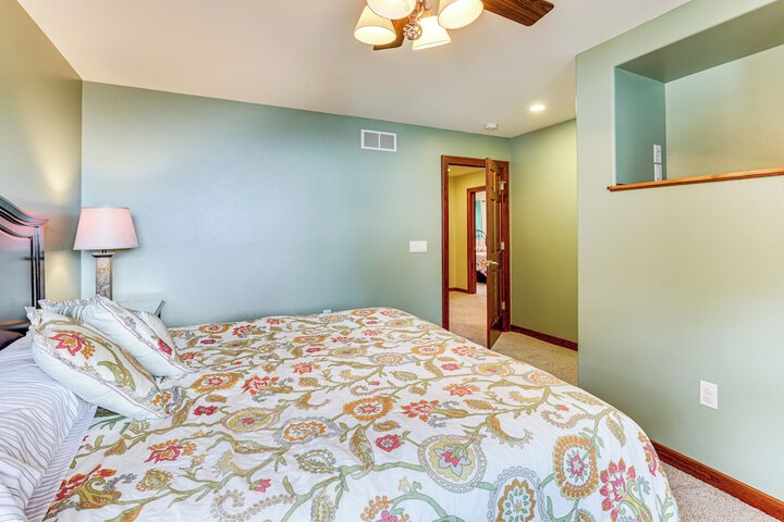 Spacious Edgerton Home w / Private Beach & Views!