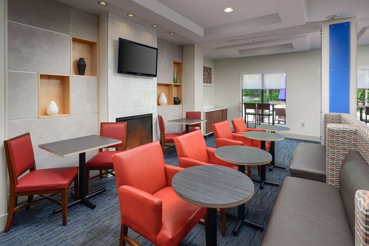 Holiday Inn Express Hotel & Suites Tullahoma by IHG