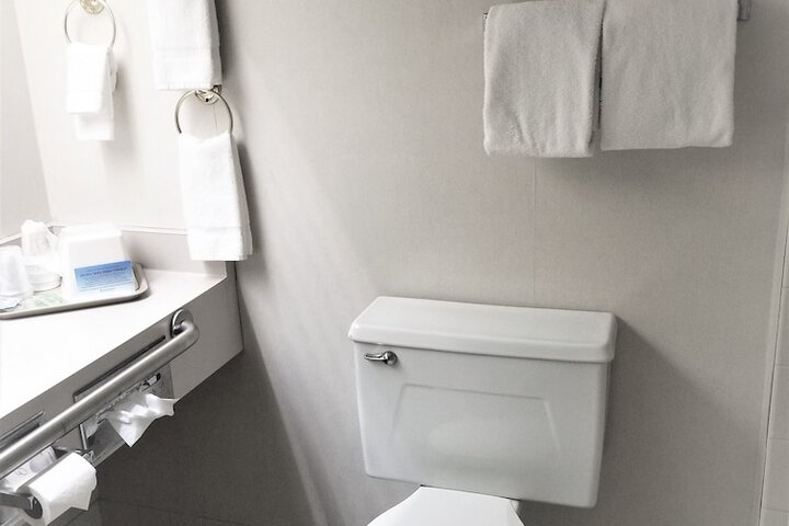 Room 8 of 32