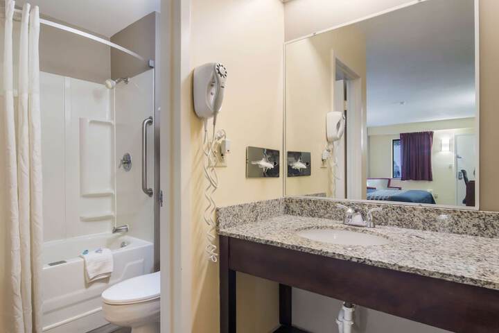 Rodeway Inn & Suites Monroeville - Pittsburgh