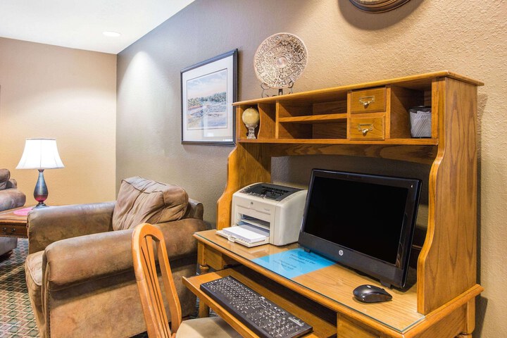 Ramada by Wyndham Spirit Lake / Okoboji