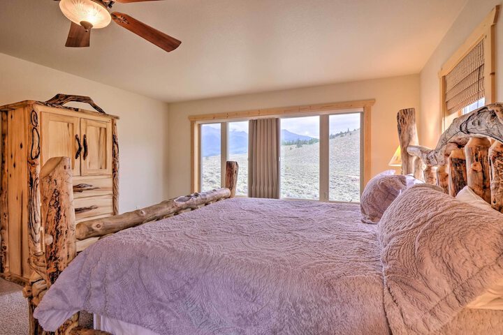 Breathtaking Views: Twin Lakes Retreat w / Deck