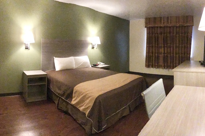 Room 7 of 16