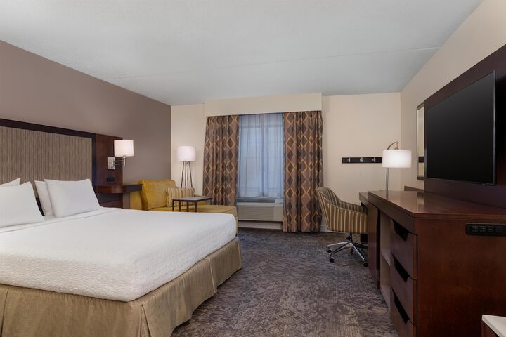 Hampton Inn & Suites Rockville Centre