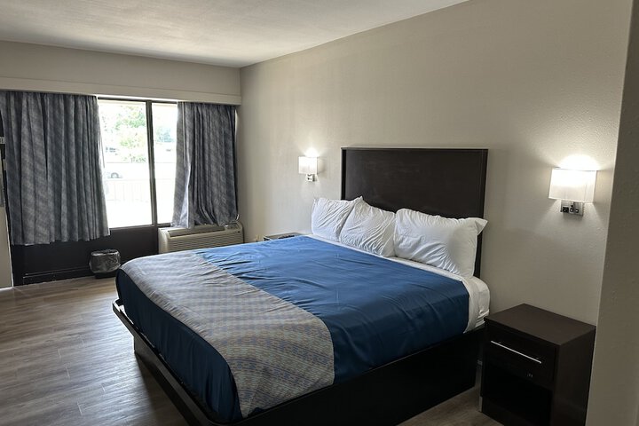 Room 10 of 13