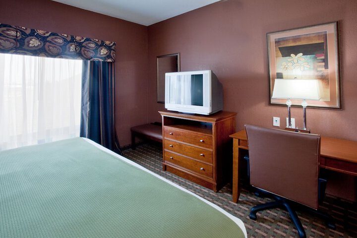 Room 7 of 34