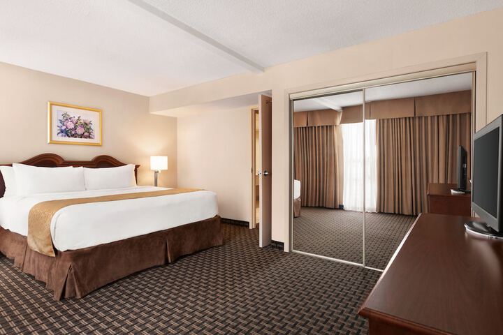 Ramada by Wyndham Belleville Harbourview Conference Centre