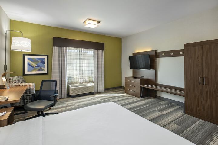 Room 202 of 348