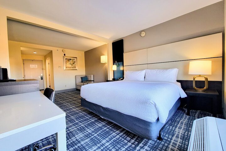 Room 25 of 90