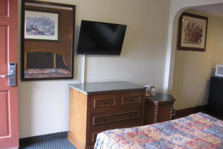 Room 2 of 8